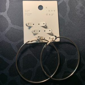 Women’s gold hoops